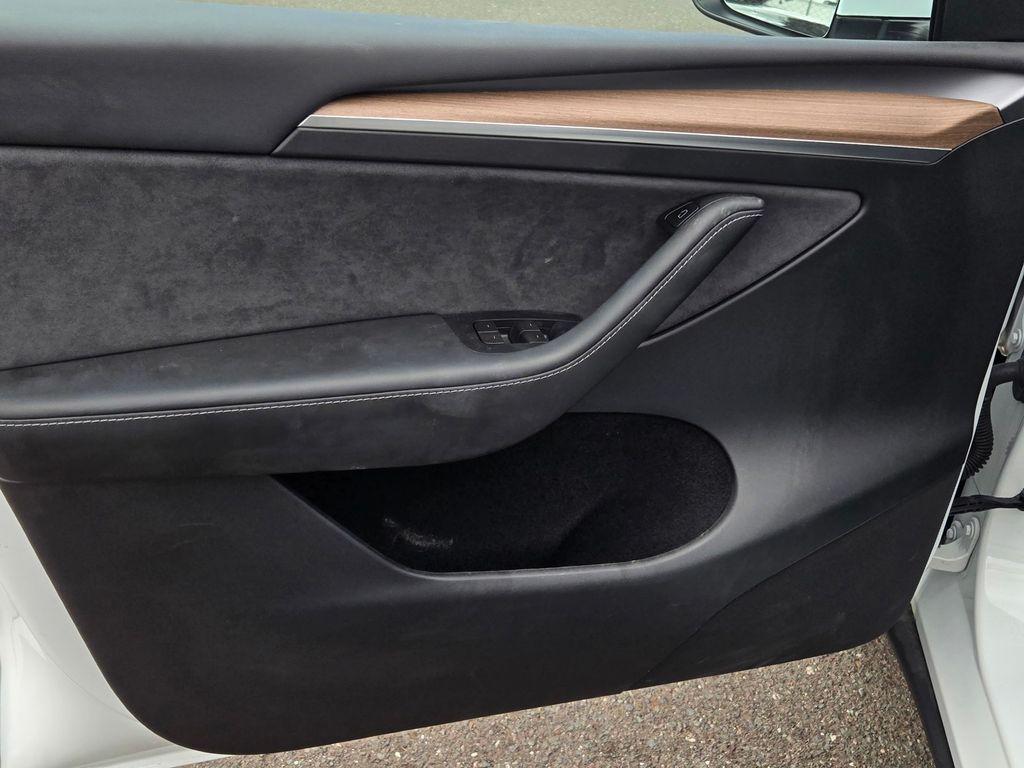 TESLA MODEL Y LONG RANGE DUAL MOTOR ALL-WHEEL DRIVE - 10
