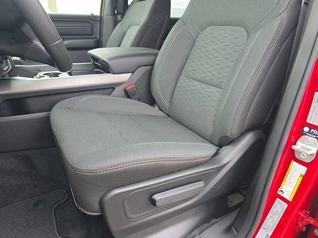 2026 RAM 1500 EXPRESS photo 6