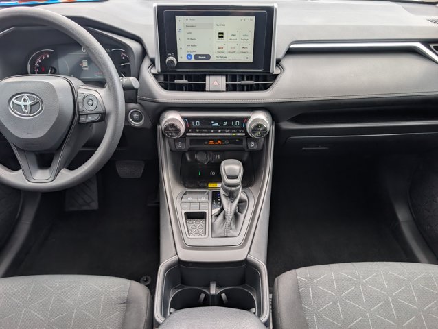 صورة 7 لـ 2025 Toyota RAV4 XLE