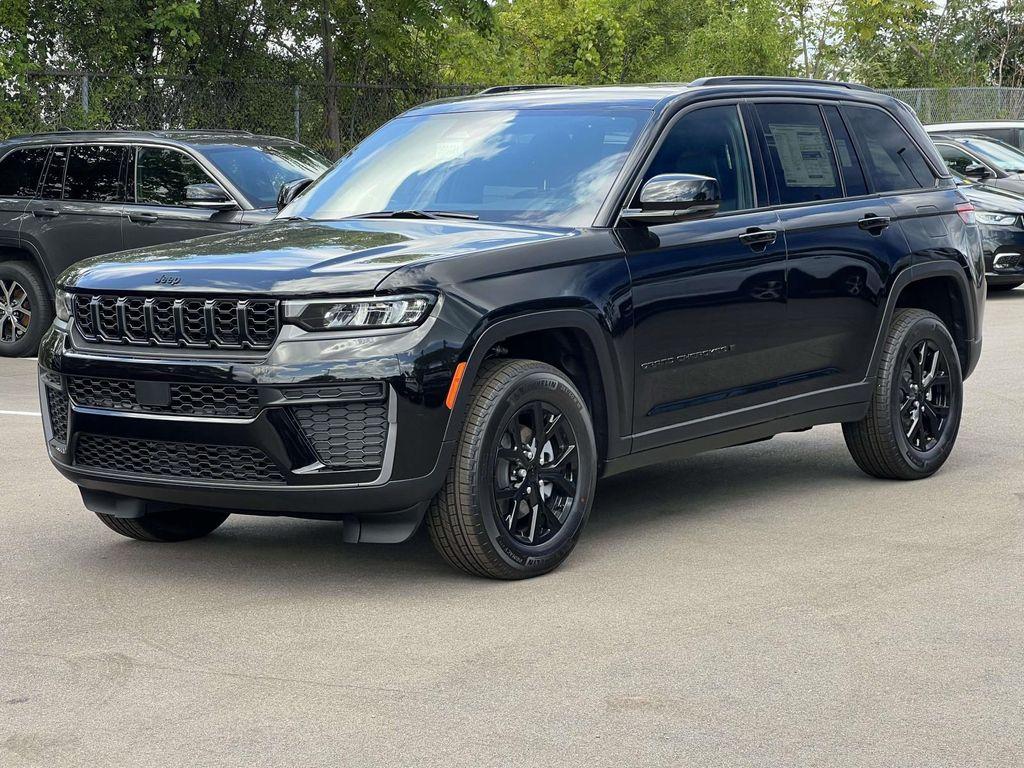 New 2026 Jeep Grand Cherokee Laredo