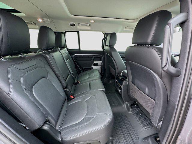صورة 20 لـ 2023 LAND Rover DEFENDER 130 SE