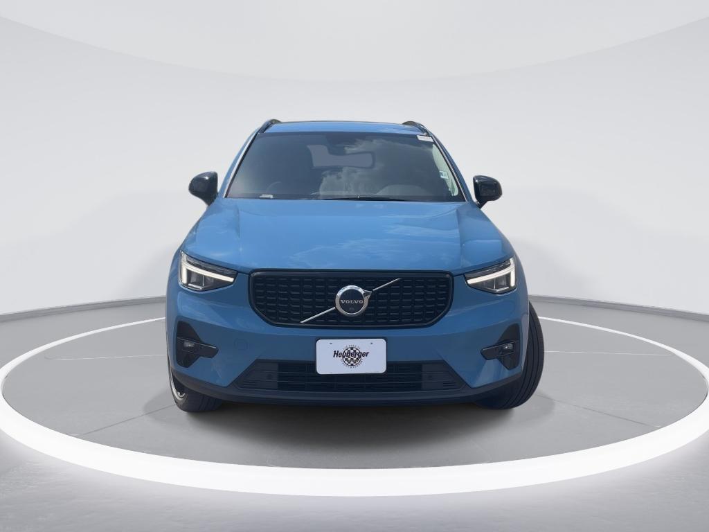 صورة 2 لـ 2023 Volvo XC40 B5 ULTIMATE DARK THEME
