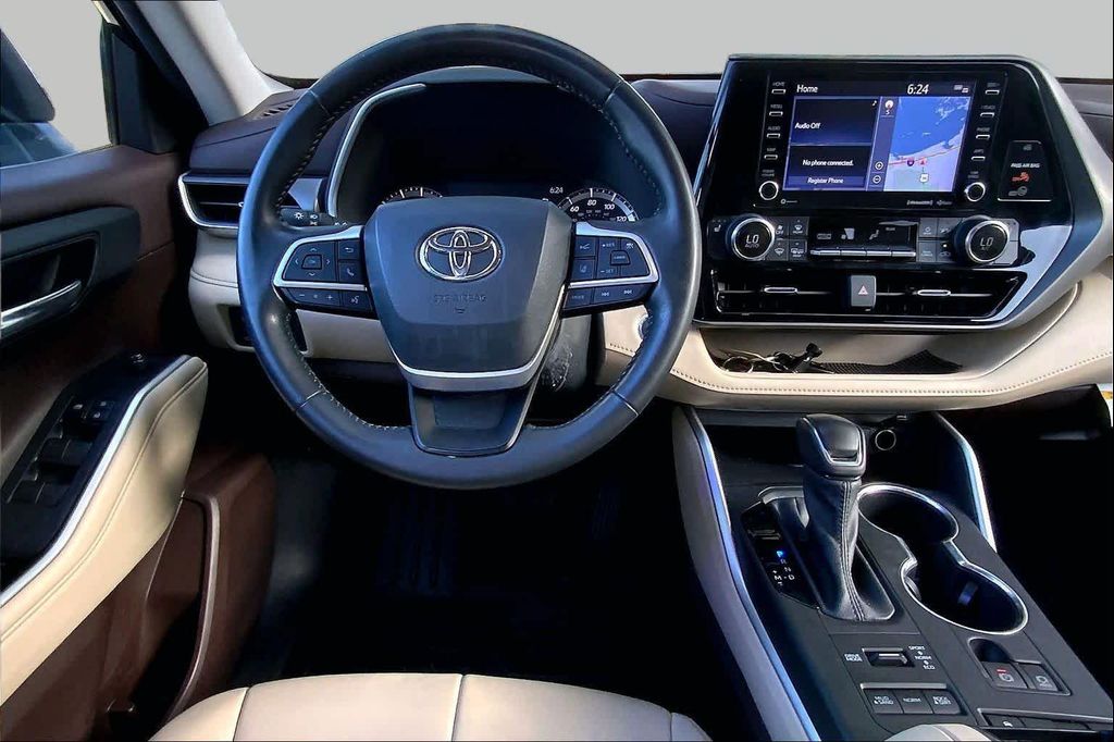 صورة 6 لـ 2022 Toyota HIGHLANDER XLE