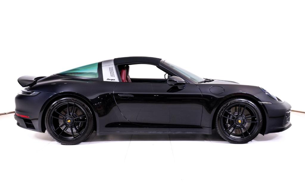 صورة 6 لـ 2022 Porsche 911 TARGA 4 GTS