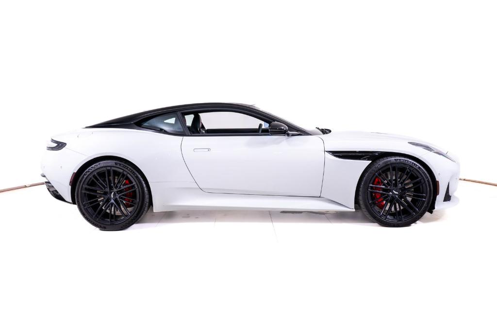 صورة 6 لـ 2025 Aston Martin DB12 BASE