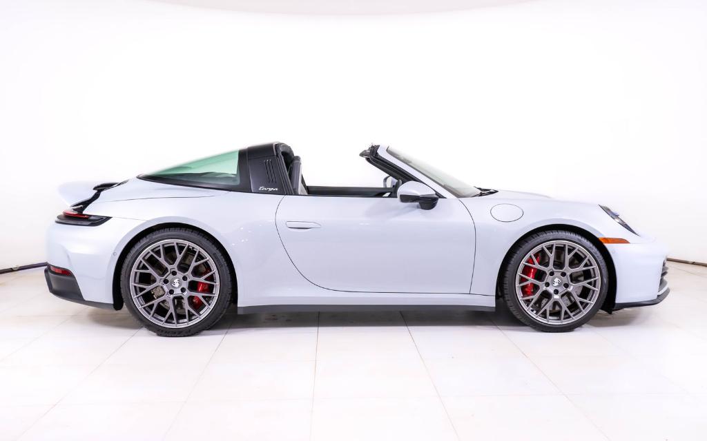 صورة 8 لـ 2026 Porsche 911 TARGA 4S
