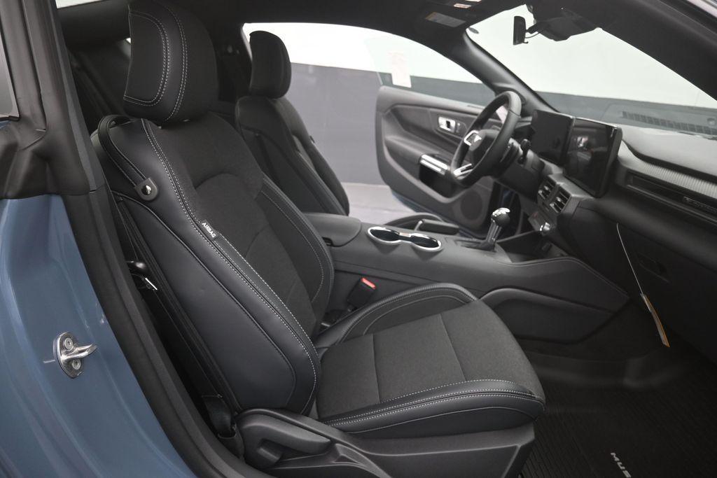 صورة 10 لـ 2026 FORD MUSTANG GT