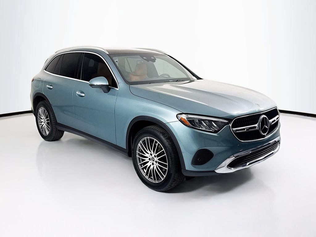2026 Mercedes-BENZ GLC photo 3