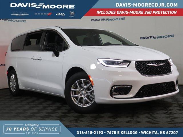 New 2026 Chrysler Pacifica Select