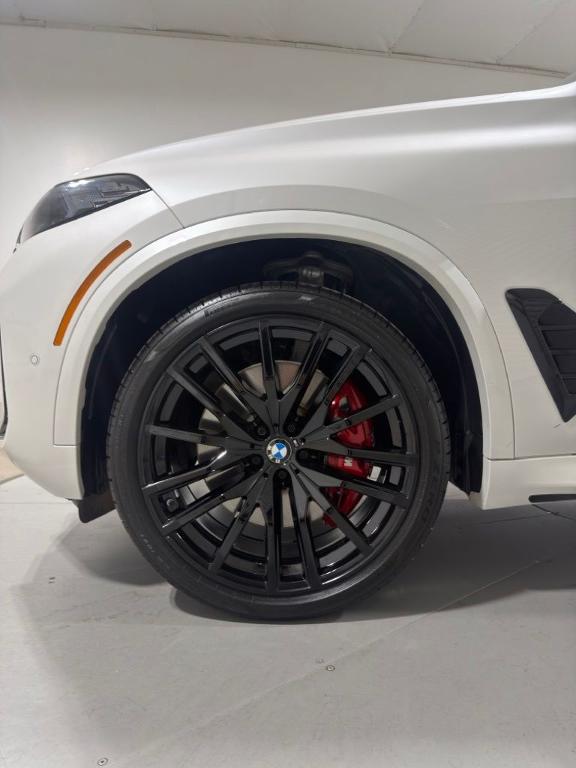 2025 BMW X5 M60I — фото 3