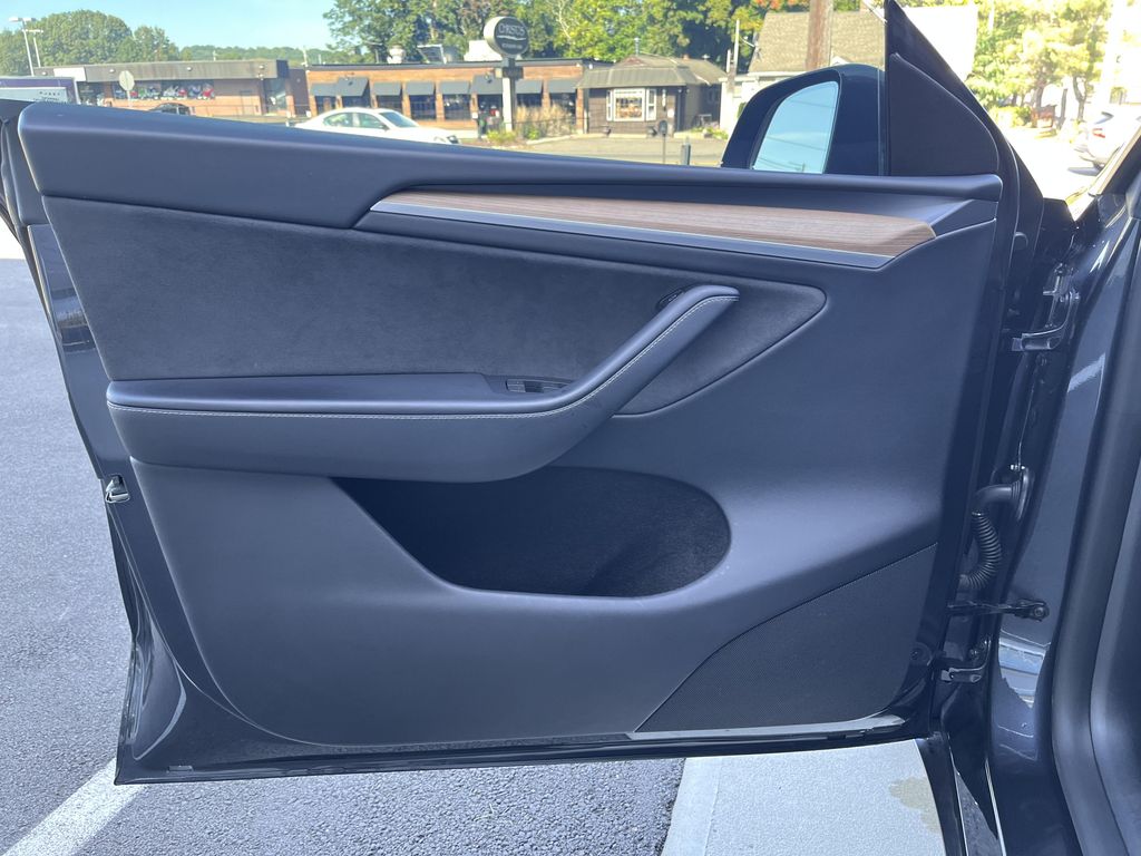 صورة مصغرة 40 لـ 2025 Tesla MODEL Y PERFORMANCE DUAL MOTOR ALL-WHEEL DRIVE