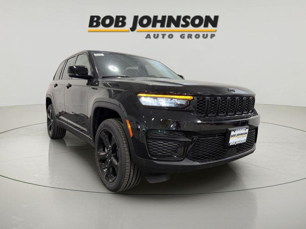 New 2025 Jeep Grand Cherokee Altitude