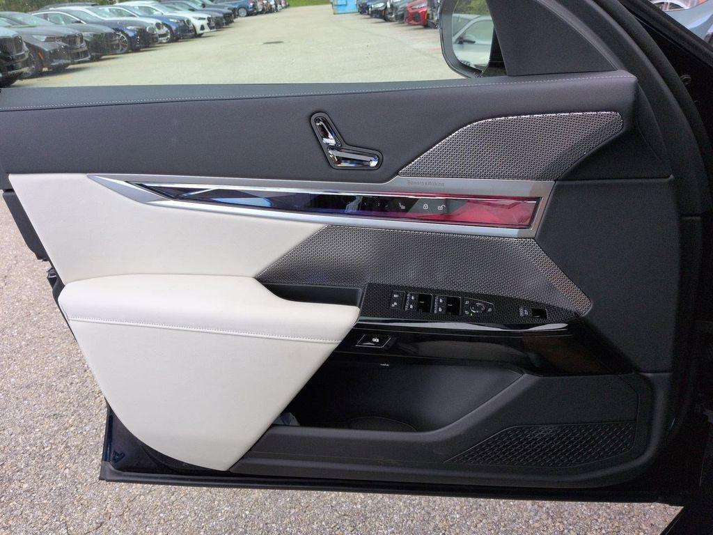 صورة مصغرة 30 لـ 2026 BMW I7 XDRIVE60