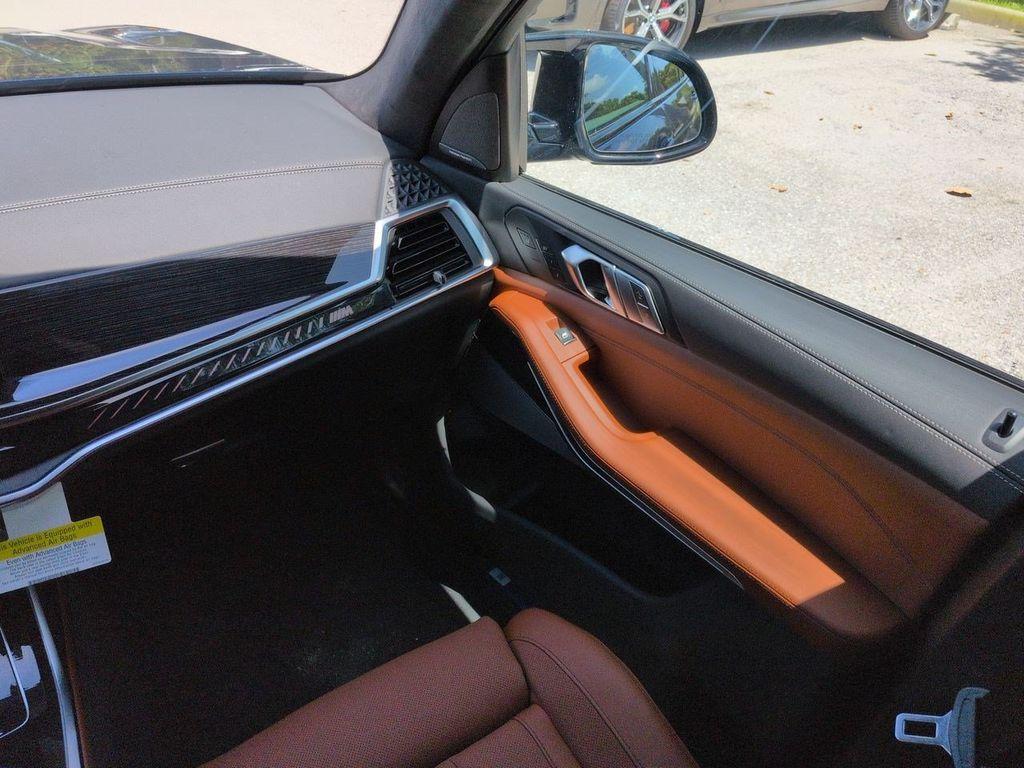 2027 BMW X7 M60I — миниатюра 16