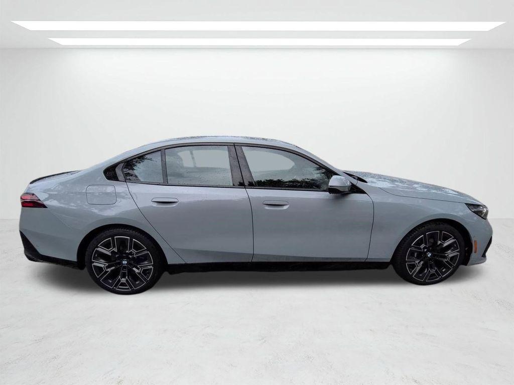 صورة 3 لـ 2027 BMW 530 I