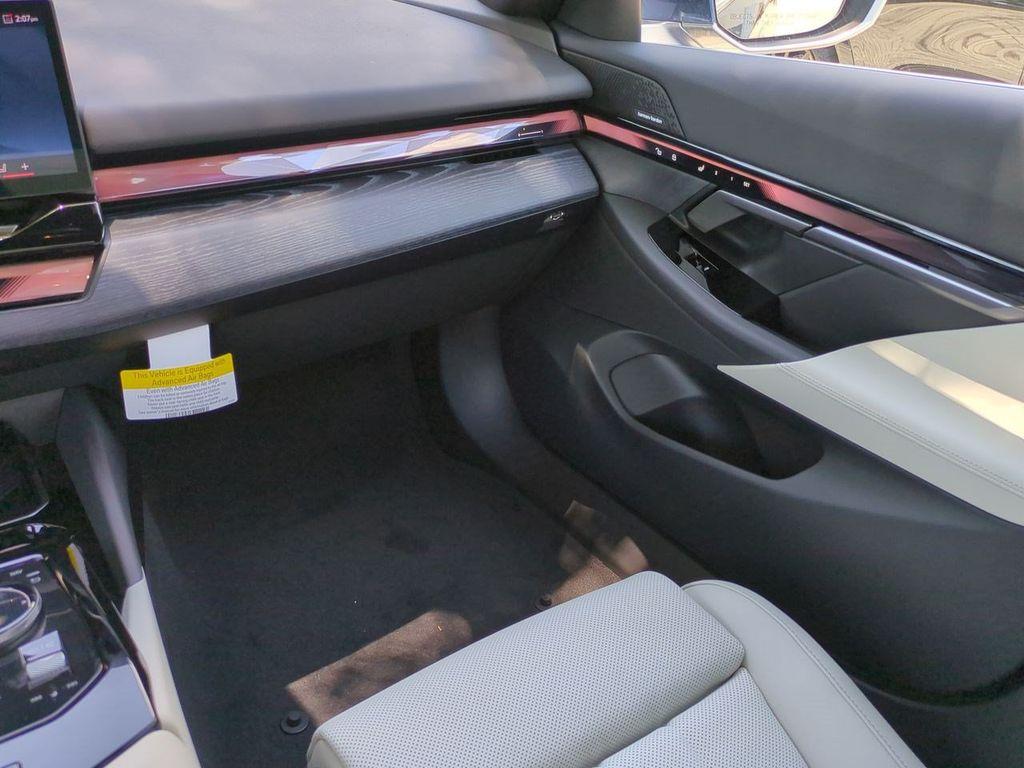 2027 BMW 530 I 缩略图 17