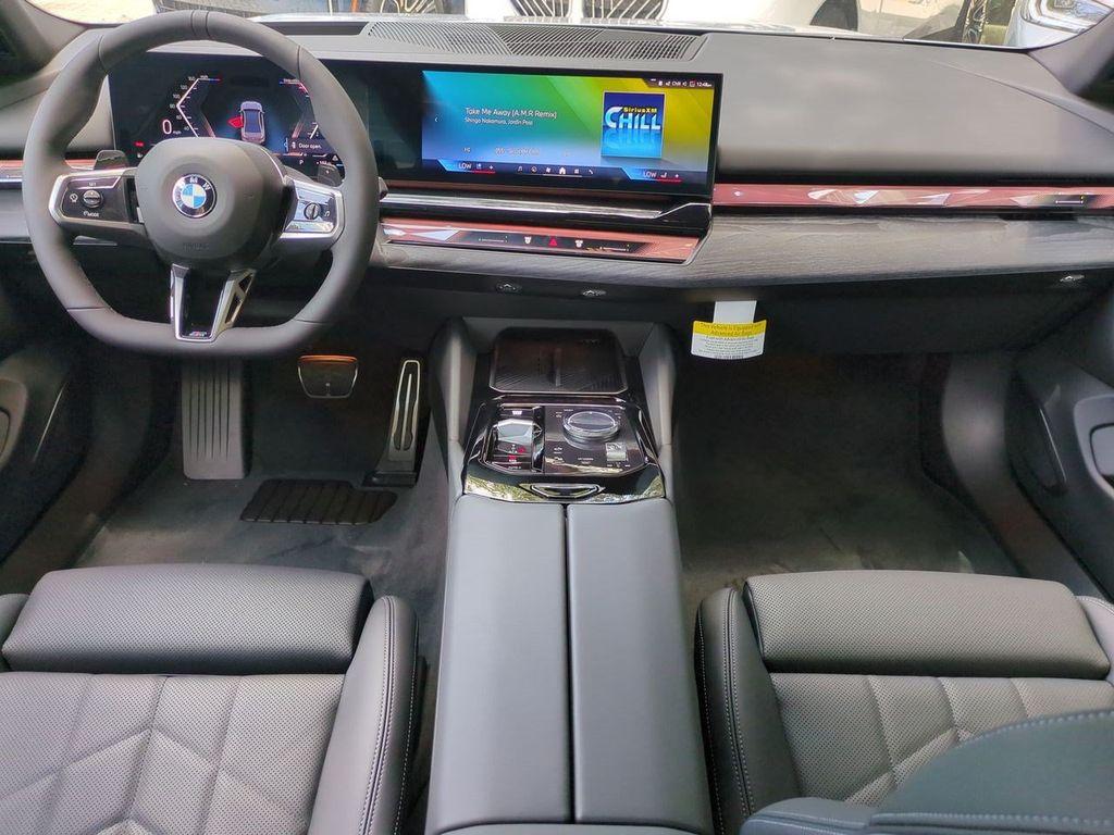 2027 BMW 530 I — миниатюра 15