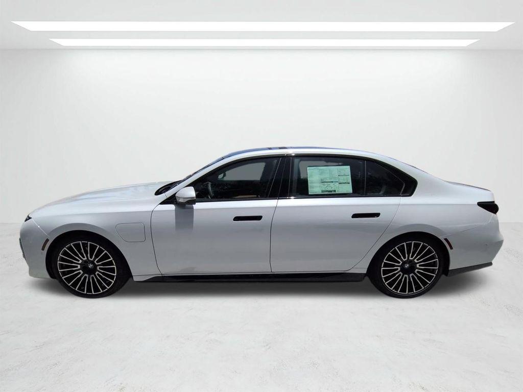 صورة 7 لـ 2026 BMW 750E XDRIVE