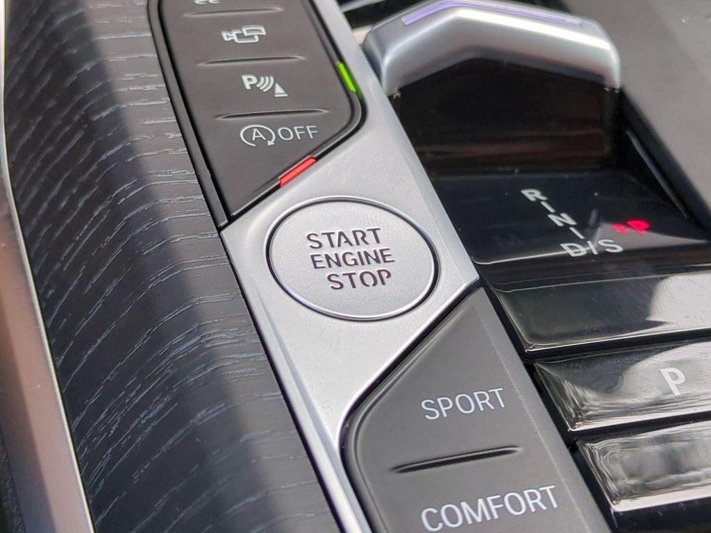 صورة مصغرة 28 لـ 2025 BMW 330 I