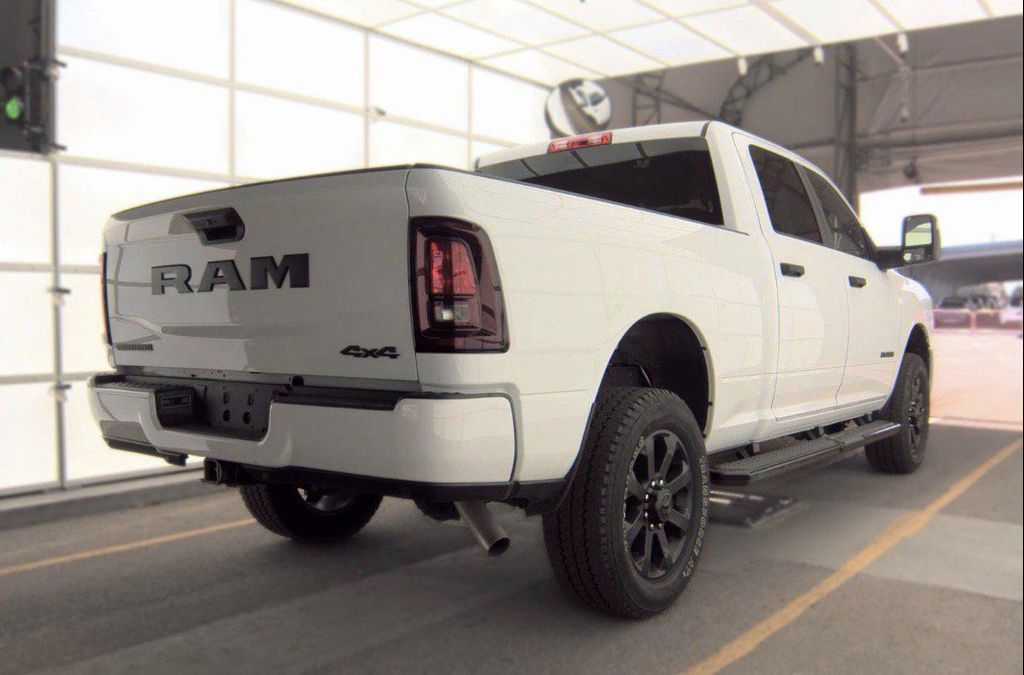2025 RAM 2500 BIG HORN CREW CAB 4X4 6'4' BOX — фото 4