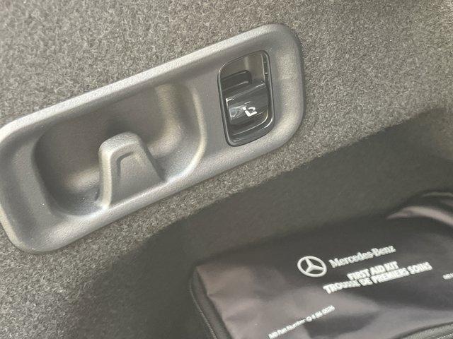 MERCEDES-BENZ E-CLASS - 10