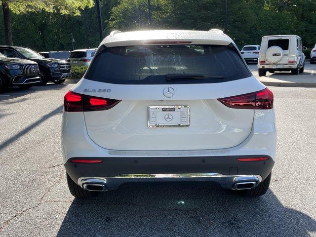 MERCEDES-BENZ GLA - 8