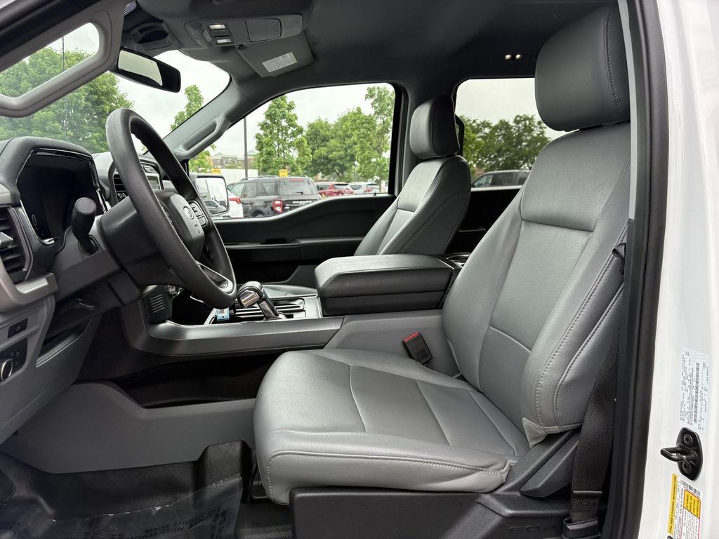 2022 FORD F-150 LIGHTNING PRO — миниатюра 17