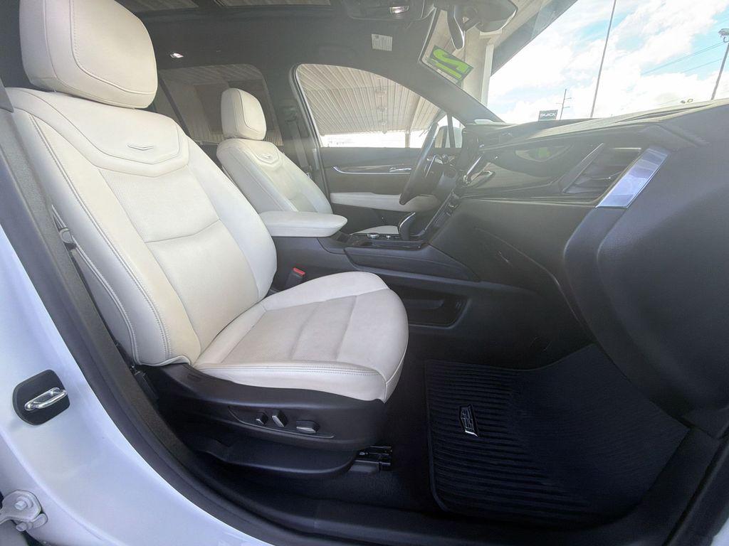 صورة 13 لـ 2021 Cadillac XT6 SPORT AWD