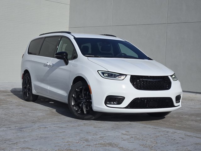 New 2026 Chrysler Pacifica Select