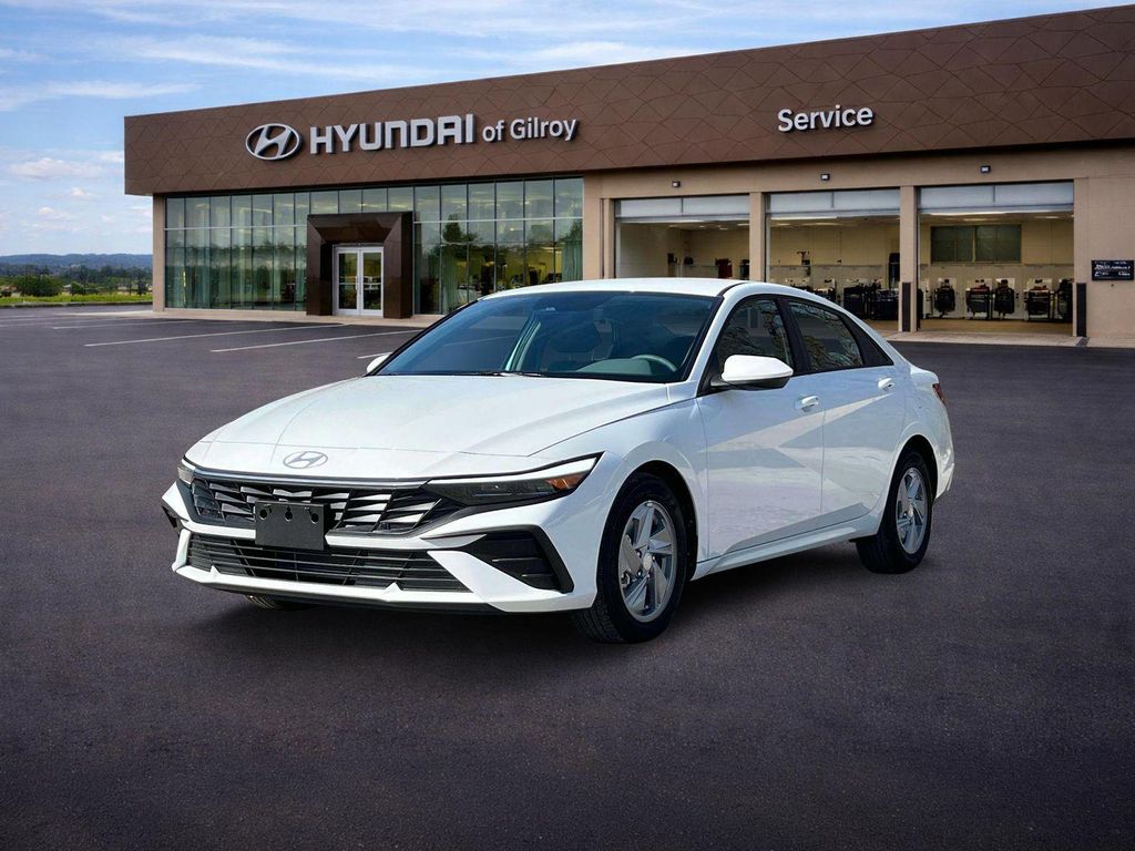 New 2025 Hyundai ELANTRA SE