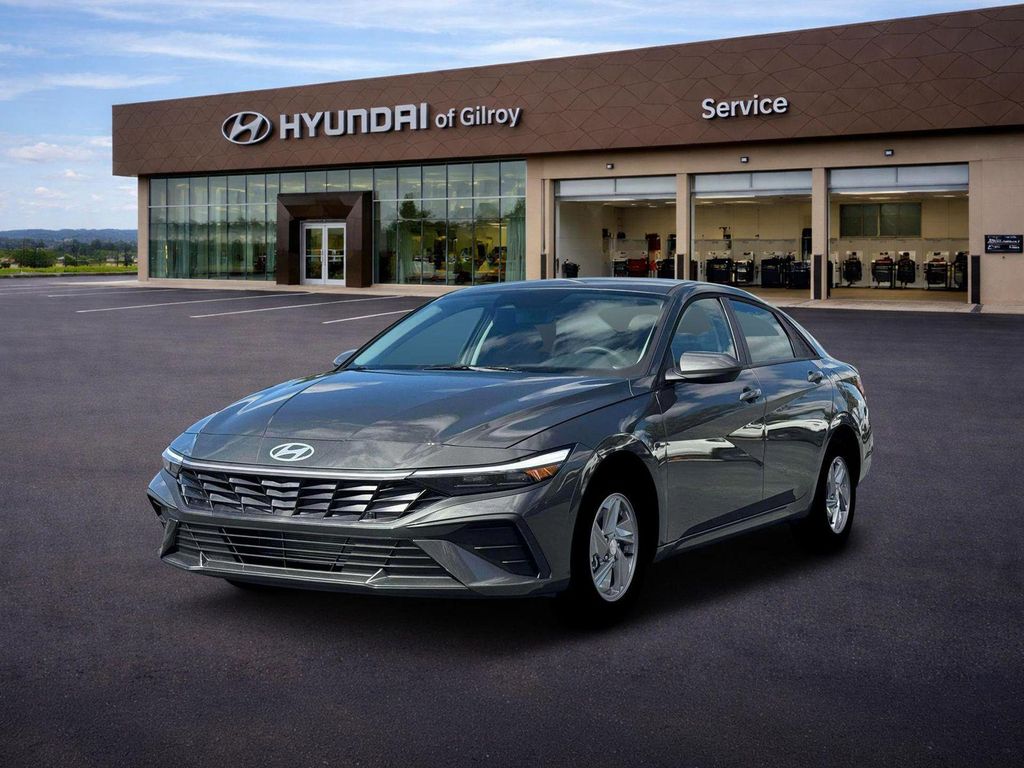 New 2026 Hyundai ELANTRA SE