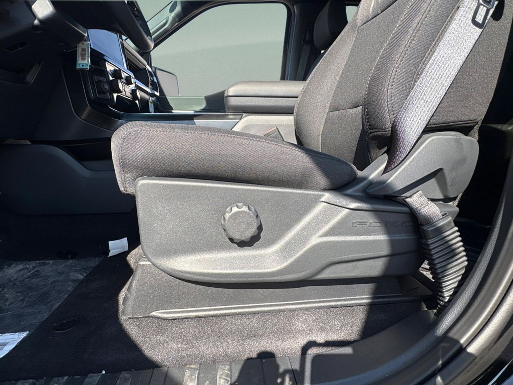 صورة مصغرة 18 لـ 2026 FORD F-150 STX