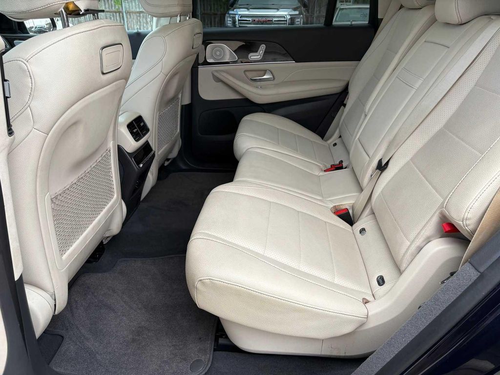 MERCEDES-BENZ GLS - 9