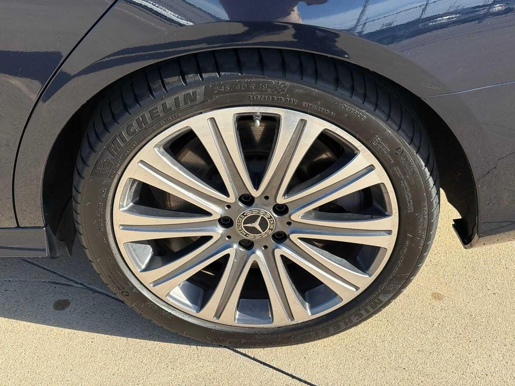 MERCEDES-BENZ E-CLASS - 9