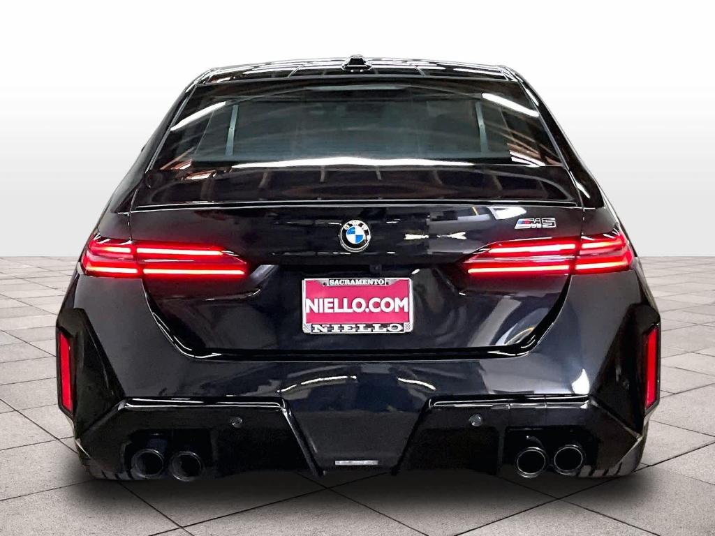 صورة 4 لـ 2025 BMW M5 BASE