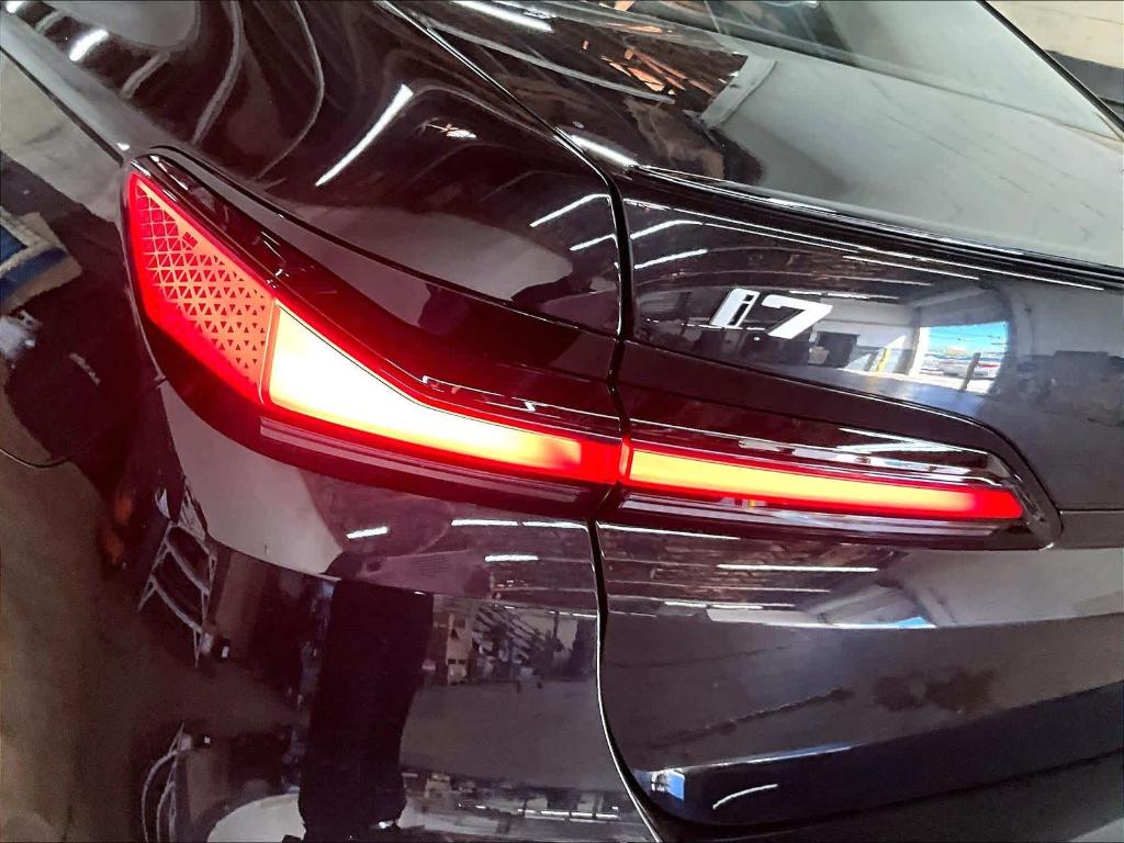 صورة مصغرة 24 لـ 2026 BMW I7 EDRIVE50