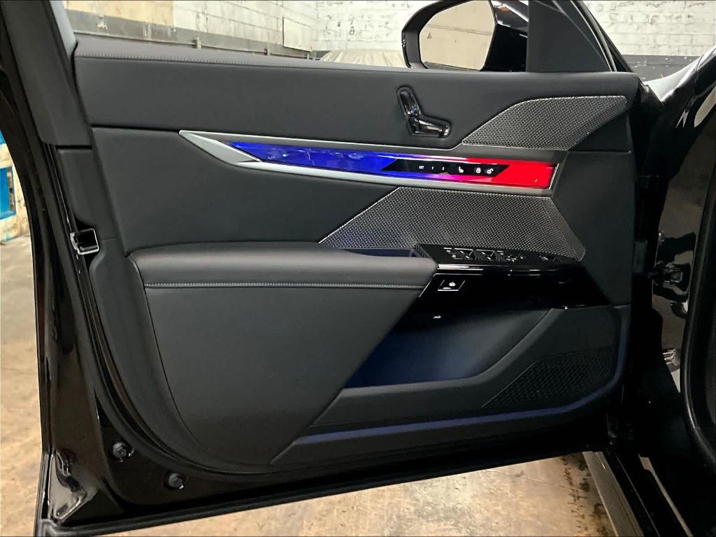 صورة مصغرة 23 لـ 2026 BMW I7 EDRIVE50