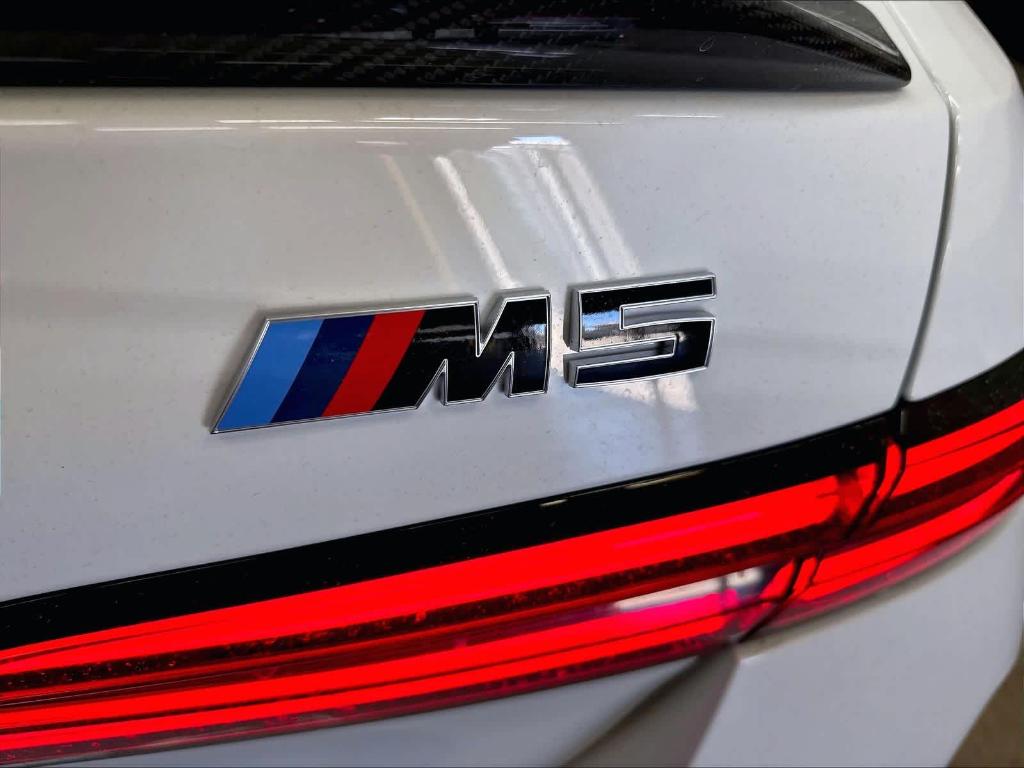 2025 BMW M5 BASE — фото 8