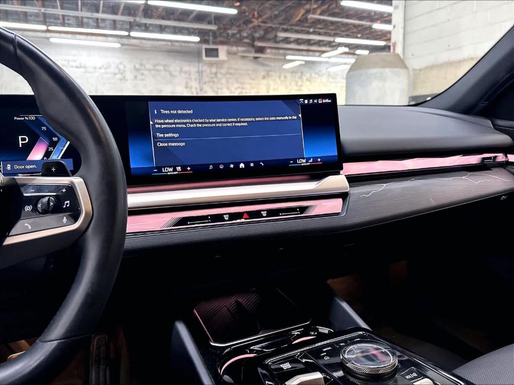 صورة 6 لـ 2024 BMW 540 I XDRIVE