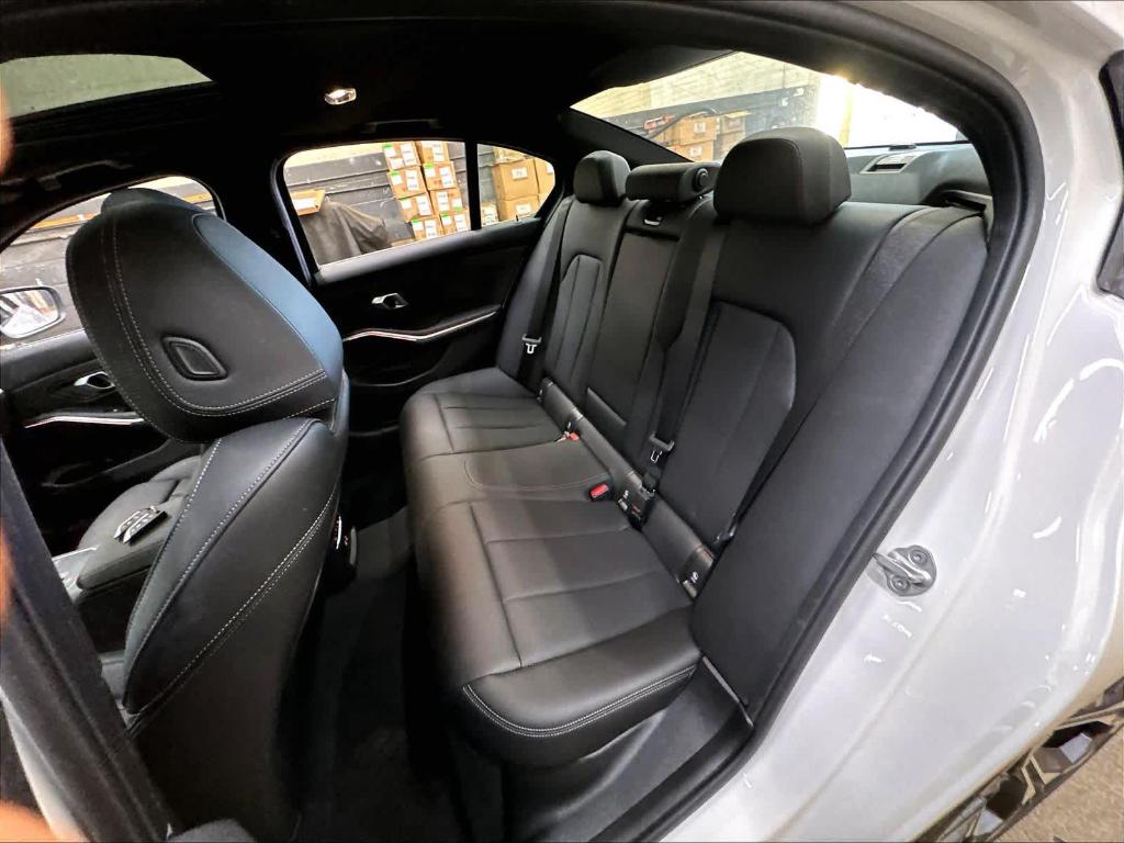 صورة مصغرة 25 لـ 2025 BMW 330 I