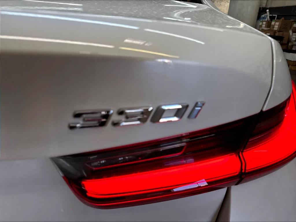 صورة 8 لـ 2025 BMW 330 I