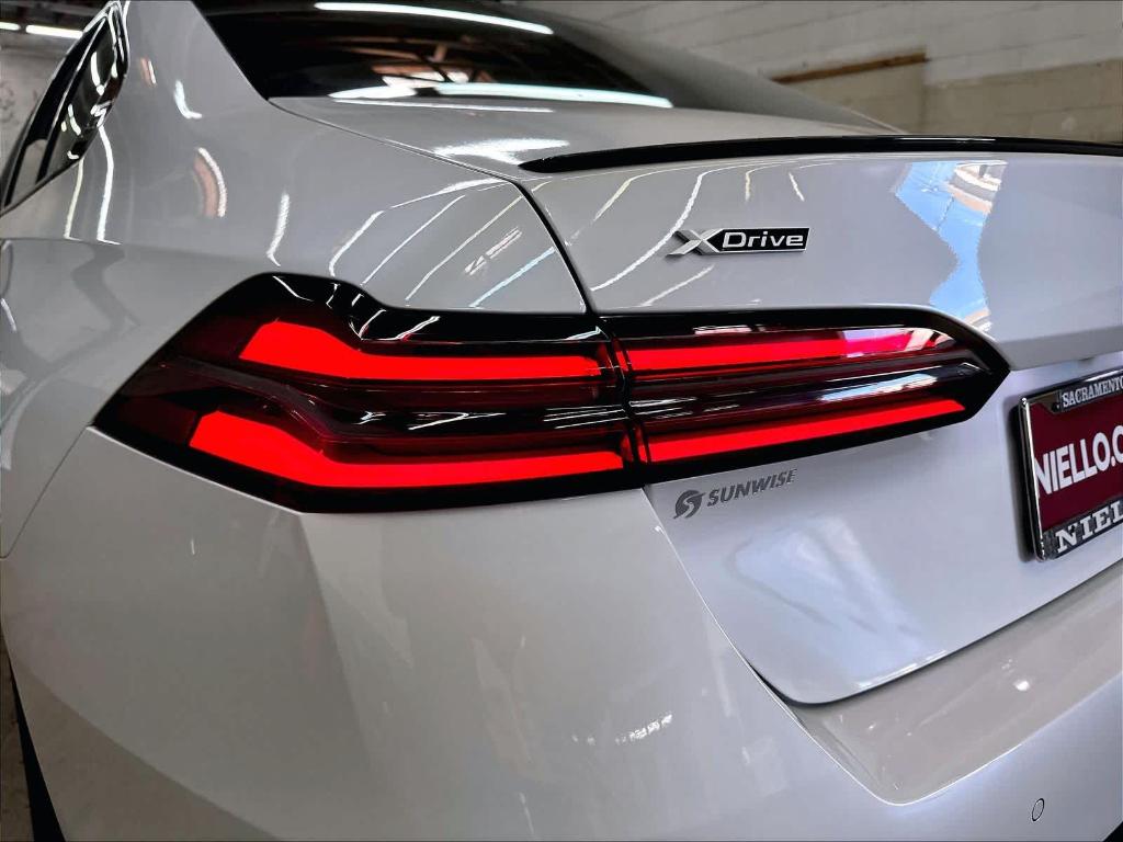 صورة مصغرة 25 لـ 2027 BMW 550E 550E XDRIVE