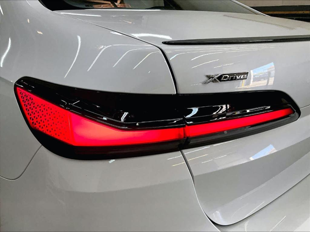 2026 BMW 750E XDRIVE — миниатюра 31