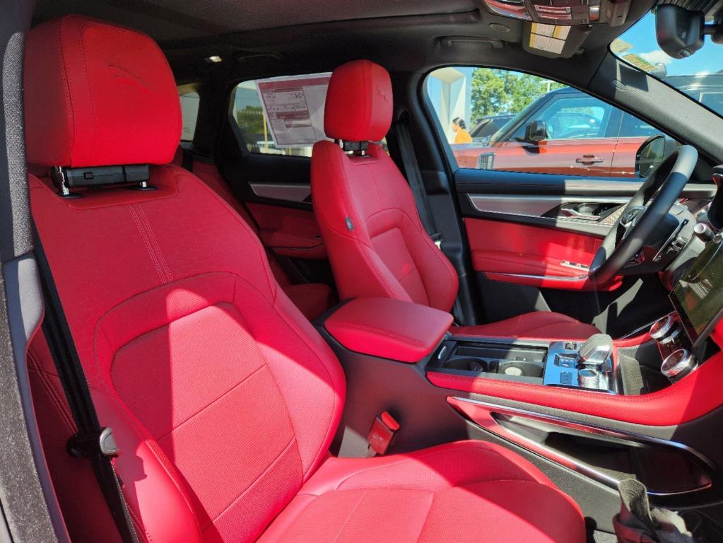 صورة مصغرة 12 لـ 2025 Jaguar F-PACE P250 R-DYNAMIC S