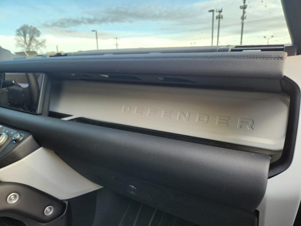 صورة مصغرة 11 لـ 2024 LAND Rover DEFENDER P300