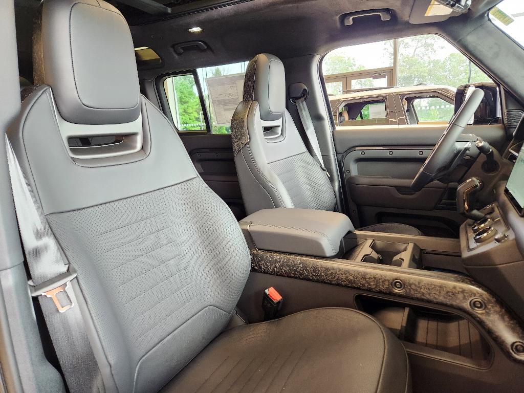2025 LAND Rover DEFENDER OCTA EDITION ONE — миниатюра 12