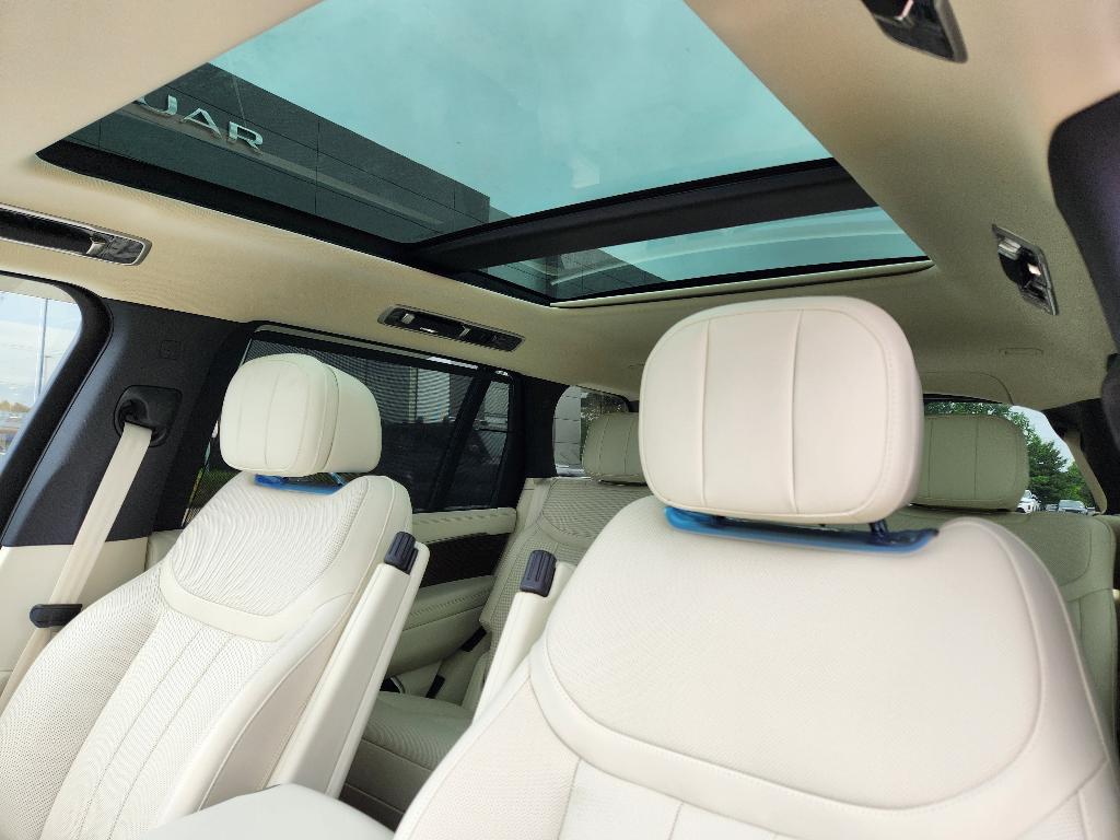 صورة 10 لـ 2026 LAND Rover RANGE ROVER P400 SE 7 SEAT