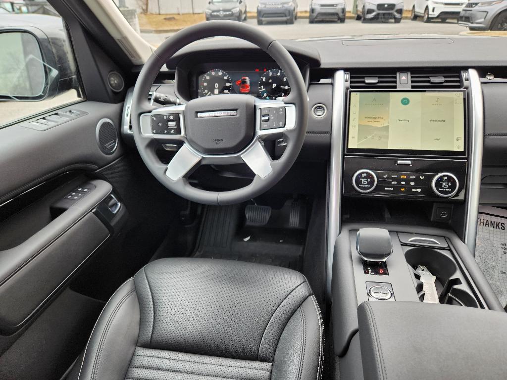 صورة 13 لـ 2024 LAND Rover DISCOVERY P300 S