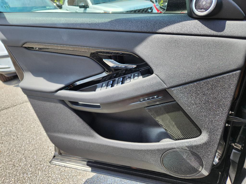 2025 LAND Rover RANGE ROVER EVOQUE CORE S — миниатюра 23