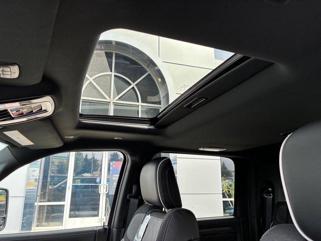 صورة مصغرة 32 لـ 2026 RAM 3500 LIMITED MEGA CAB 4X4 6'4' BOX